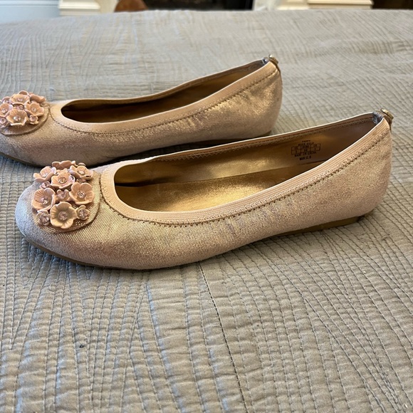 Stuart Weitzman - Picture 3 of 4